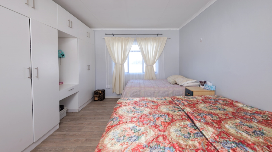 5 Bedroom Property for Sale in Bredasdorp Western Cape